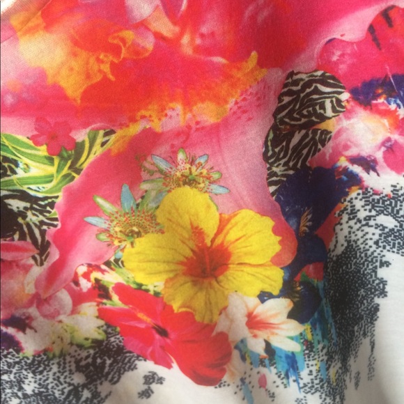 Short sleeve tee - Picture 3 of 5